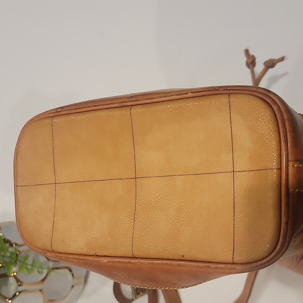 Authentic Alviero bucket bag - Picture 5 of 10